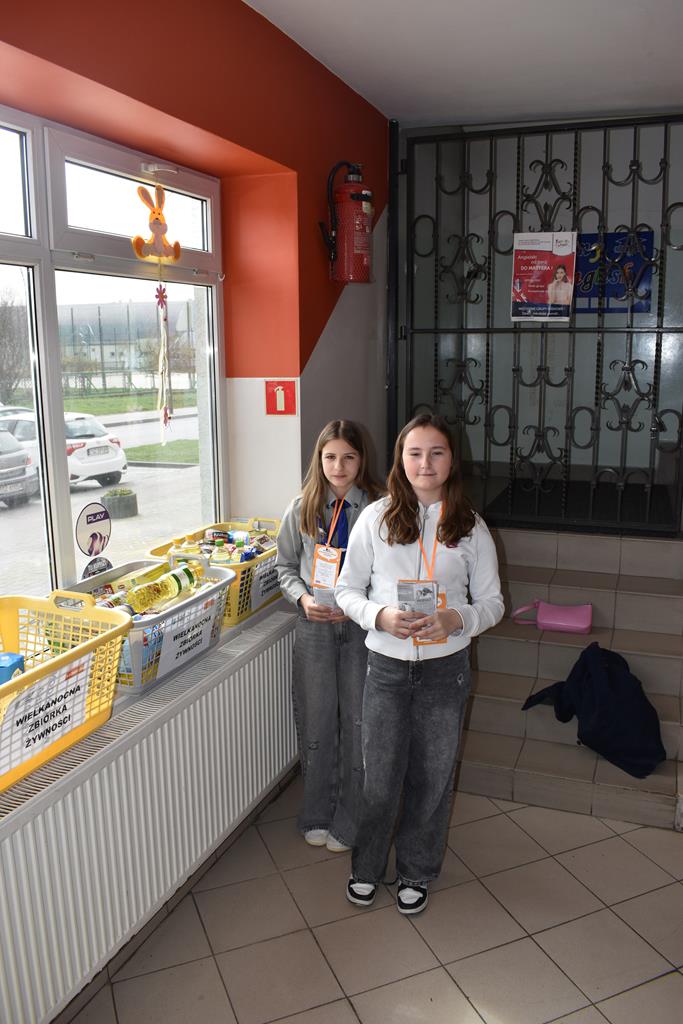 Wolontariusz podczas akcji zbiórki - piatek 04-04-2025